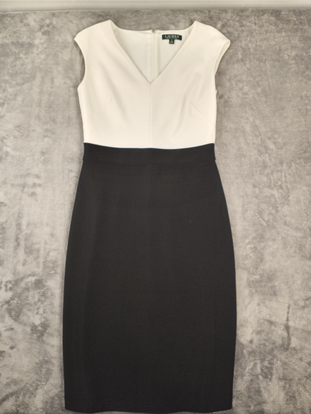 Lauren Ralph Lauren Women's Black and White V‑Neck Sheath Dress Size 6